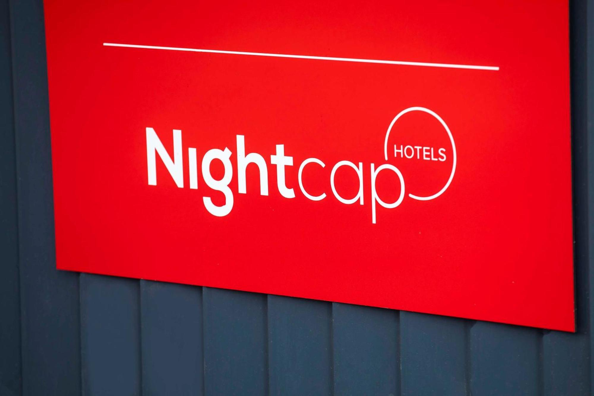 Nightcap At Marine Hotel Cardwell Buitenkant foto